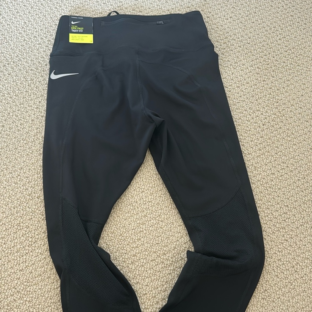 NWT-Nike leggings size Small
